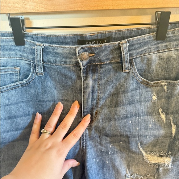Judy Blue • High Rise Medium‎ Wash Distressed Casual Jean Short Sz 30 Frayed - Picture 5 of 11